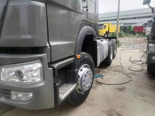 Transmissão manual cinza Sinotruk caminhão pesado 6 * 4 Trator caminhão tuboless design de pneus