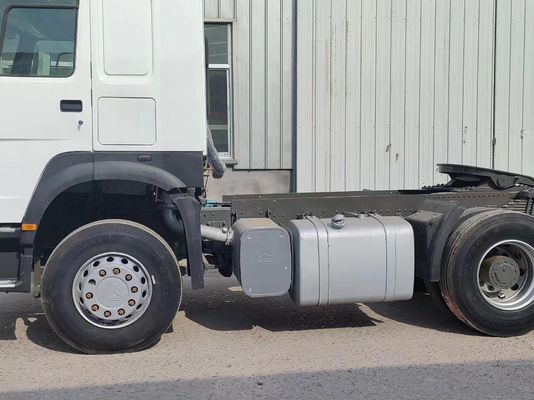 Caminhão-trator Sinotruk com direcção à direita 6*4 Branco 6800*2496*2950mm Assentos ≤5