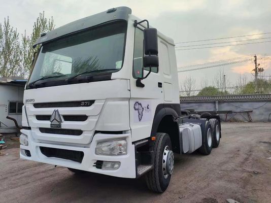 Caminhão-cabeça SINOTRUK HOWO 6*4 Caminhão-trator em boas condições com capacidade de motor de 4-6 litros