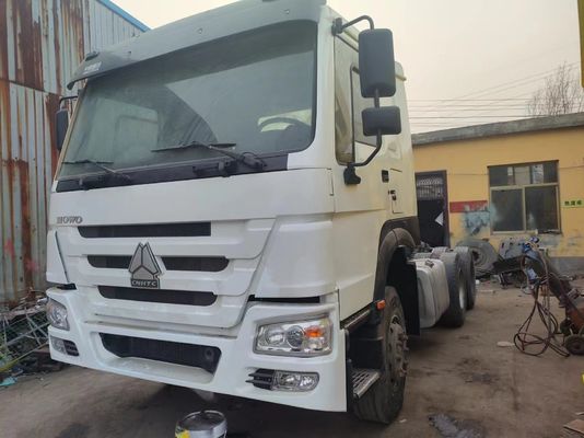 Excelente desempenho HOWO 6 * 4 caminhão-trator com pneu sem tubo design e 351-450 hp