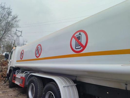 Sinotruk HOWO 6*4 camião-tanque de petróleo com transmissão manual e certificação GCC
