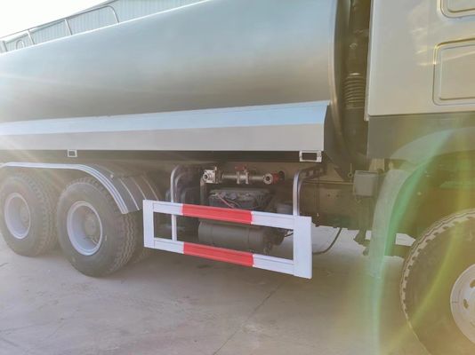 Design de pneus radiais Sinotruk HOWO 380HP caminhão de rega para o seu negócio