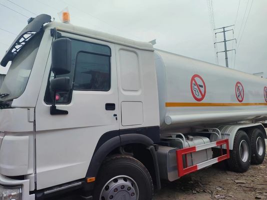Capacidade do motor de 4-6L 6X4 Carburante de aço carbono Caminhão-tanque para óleo gás diesel 25000 litros