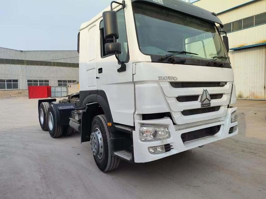 Sinotruk HOWO 6*4 caminhão-trator com direcção-direita branca e capacidade de motor de 4-6 litros