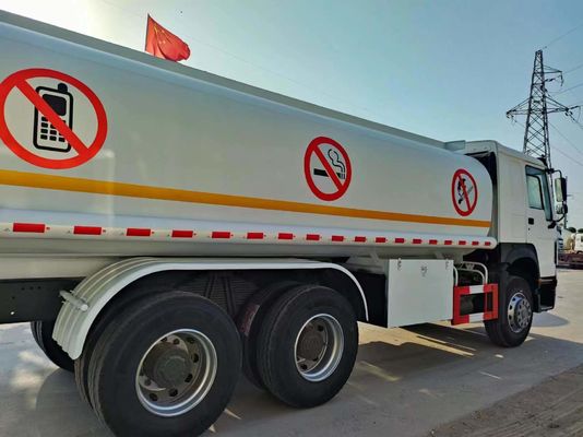 HOWO 6*4 26000 litros 340 CV Camiões-tanque de transporte de combustível de entrega de petróleo para ≤5 lugares