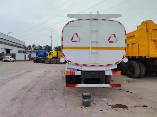 HOWO 8*4 Caminhão-tanque de combustível com e 1 ano de serviço pós-venda