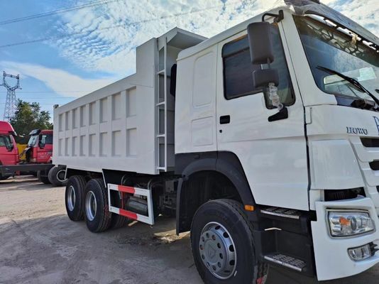 Caminhão de descarga branco HOWO 6*4 com capacidade de motor de 4-6 litros e requisitos do cliente