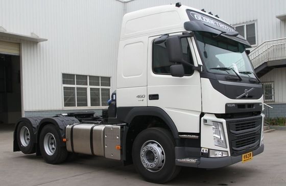 Caminhão de reboque Volvo FM 420 com design de pneu radial e 351-450 cv