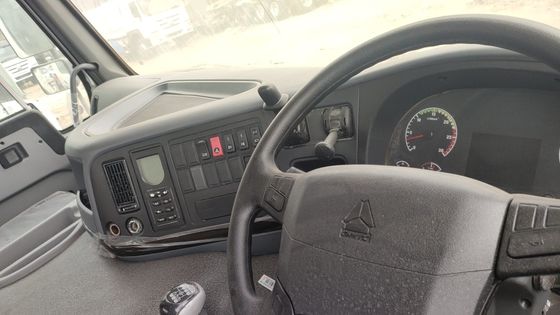 Sinotruk HOWO 6*4 Camião-trator Direito 6800*2496*2950mm Condição utilizada