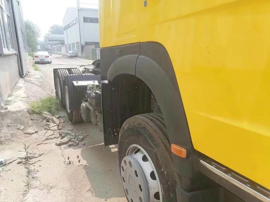Caminhão Trator Sinotruk 6*4 Cor Amarelo Usado a partir de 6-8L Capacidade do motor
