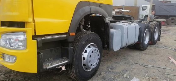 Caminhão Trator Sinotruk 6*4 Cor Amarelo Usado a partir de 6-8L Capacidade do motor
