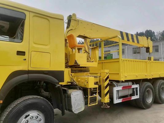 Venda Sinotruck personalizado HOWO 6 * 4 caminhão montado guindaste com especificações personalizadas