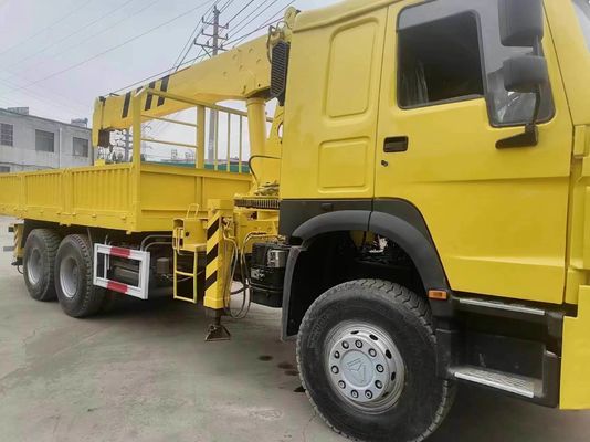 Venda Sinotruck personalizado HOWO 6 * 4 caminhão montado guindaste com especificações personalizadas